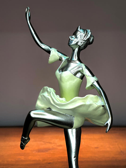 Escultura Decorativa Bailarina Clásica Dorada