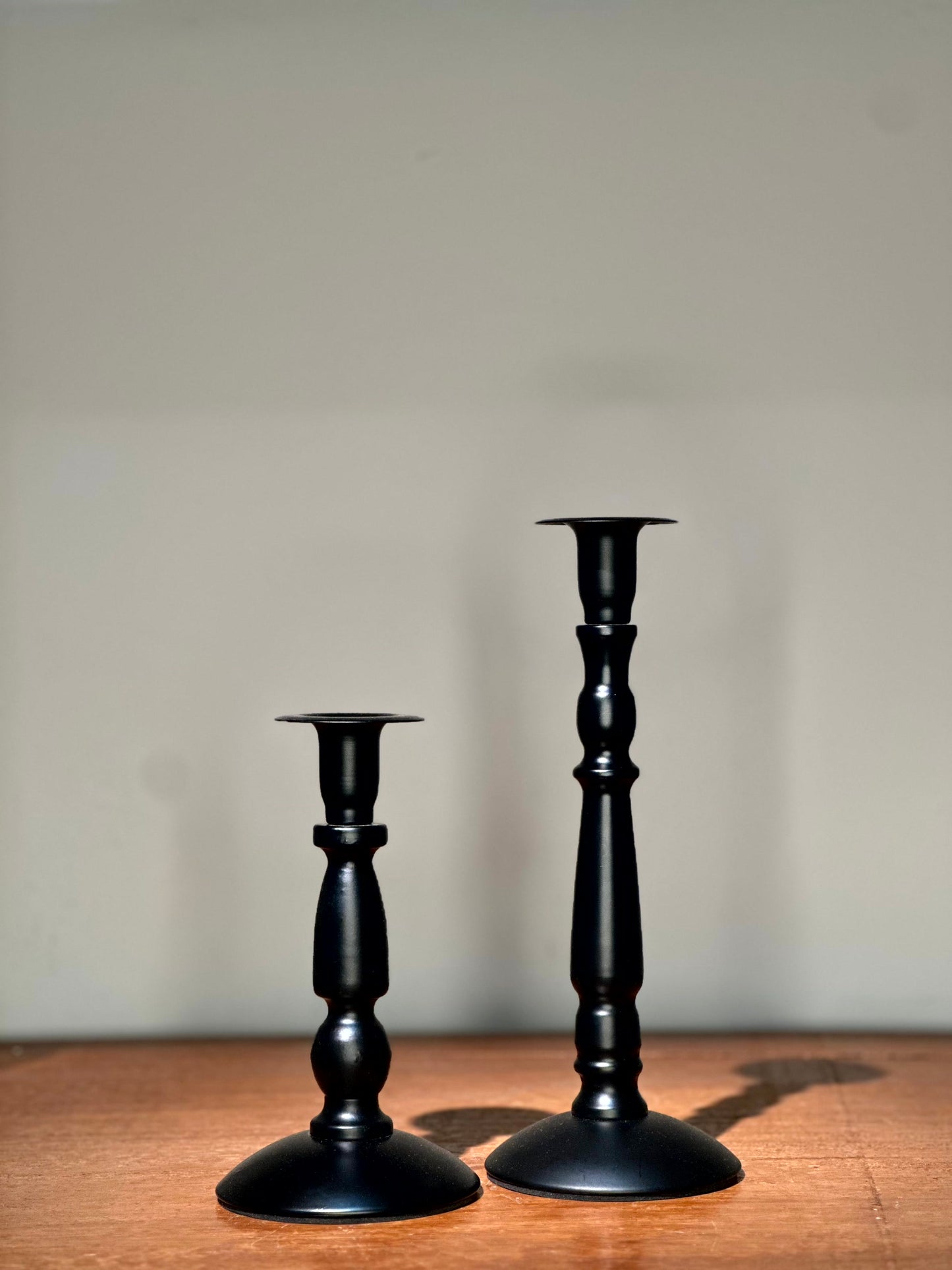 Candelabros Clásicos Negros Mate – 2 Tamaños