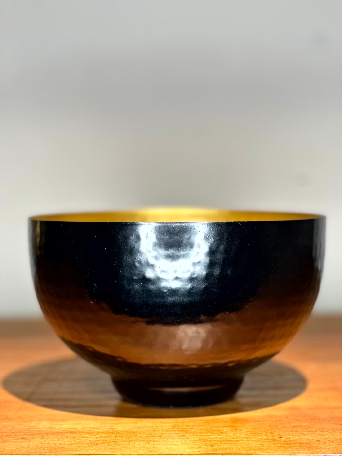 Bowl Decorativo Negro & Dorado Martillado