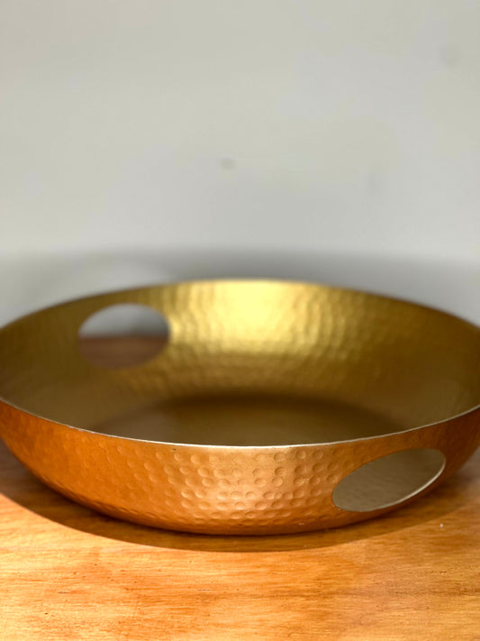 Bandeja Dorada Martillada con Asas Laterales