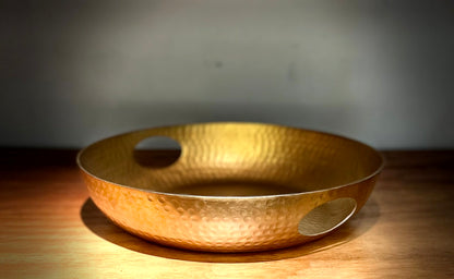 Bandeja Dorada Martillada con Asas Laterales