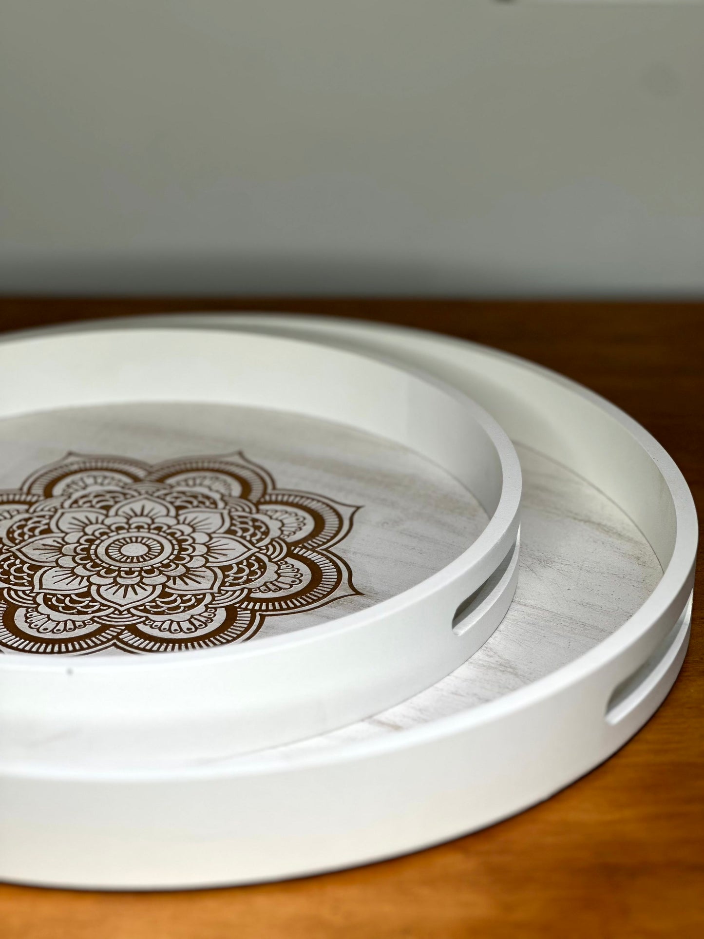 Bandeja Decorativa Redonda Blanca con Mandala – 2 Tamaños
