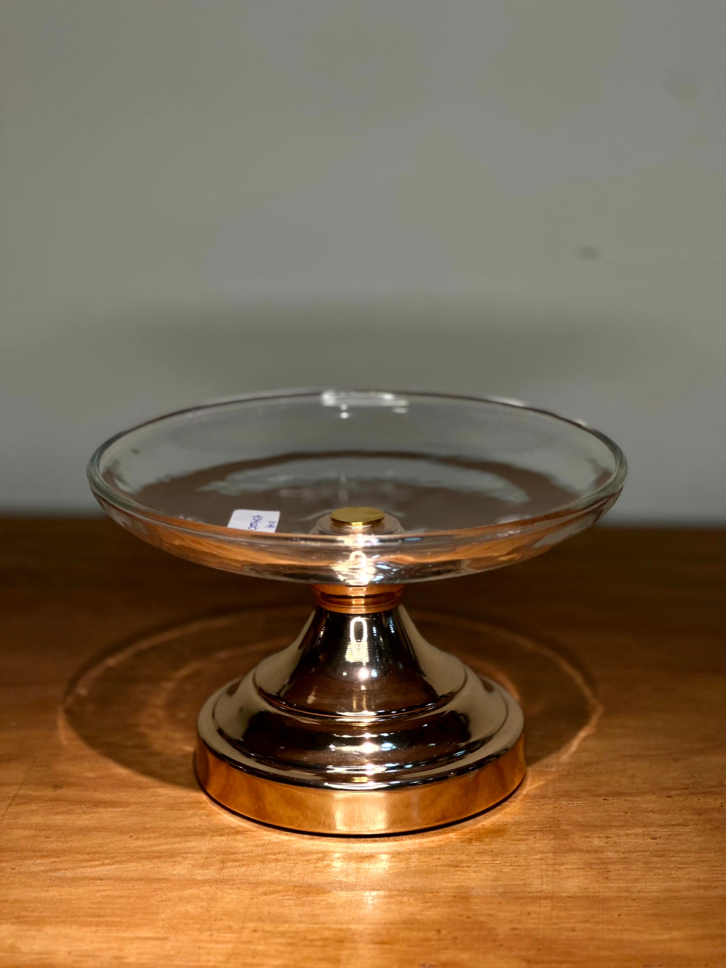 Pedestal de Vidrio con Base Dorada