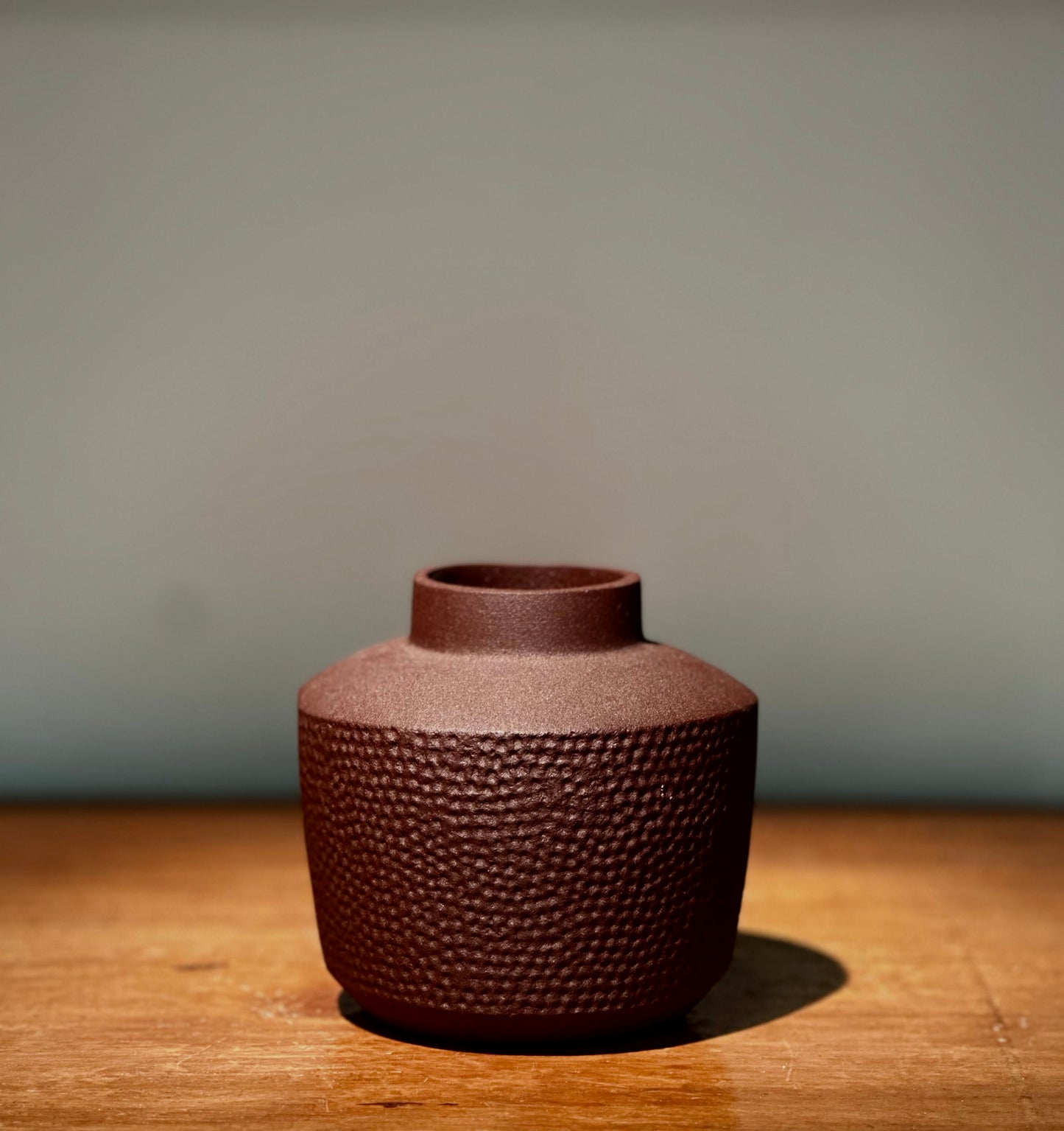 Florero de Vidrio Texturizado Burdeo Mate