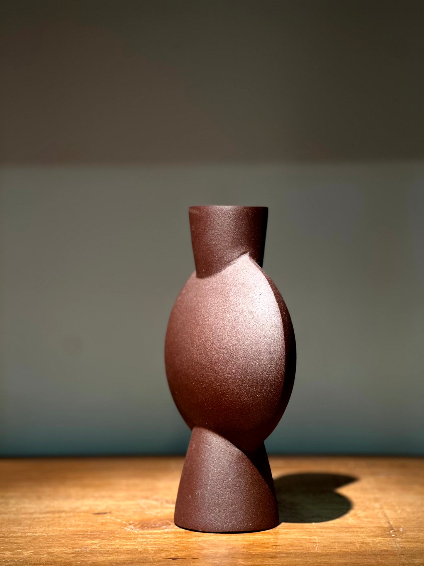 Florero Escultórico Burdeo Mate