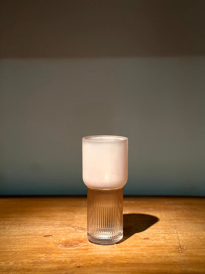 Florero de Vidrio Rosado Frosted con Base Texturada