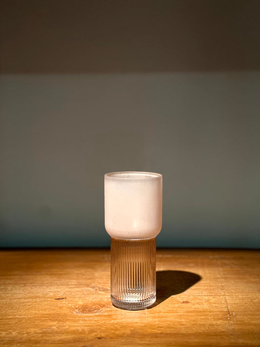 Florero de Vidrio Rosado Frosted con Base Texturada