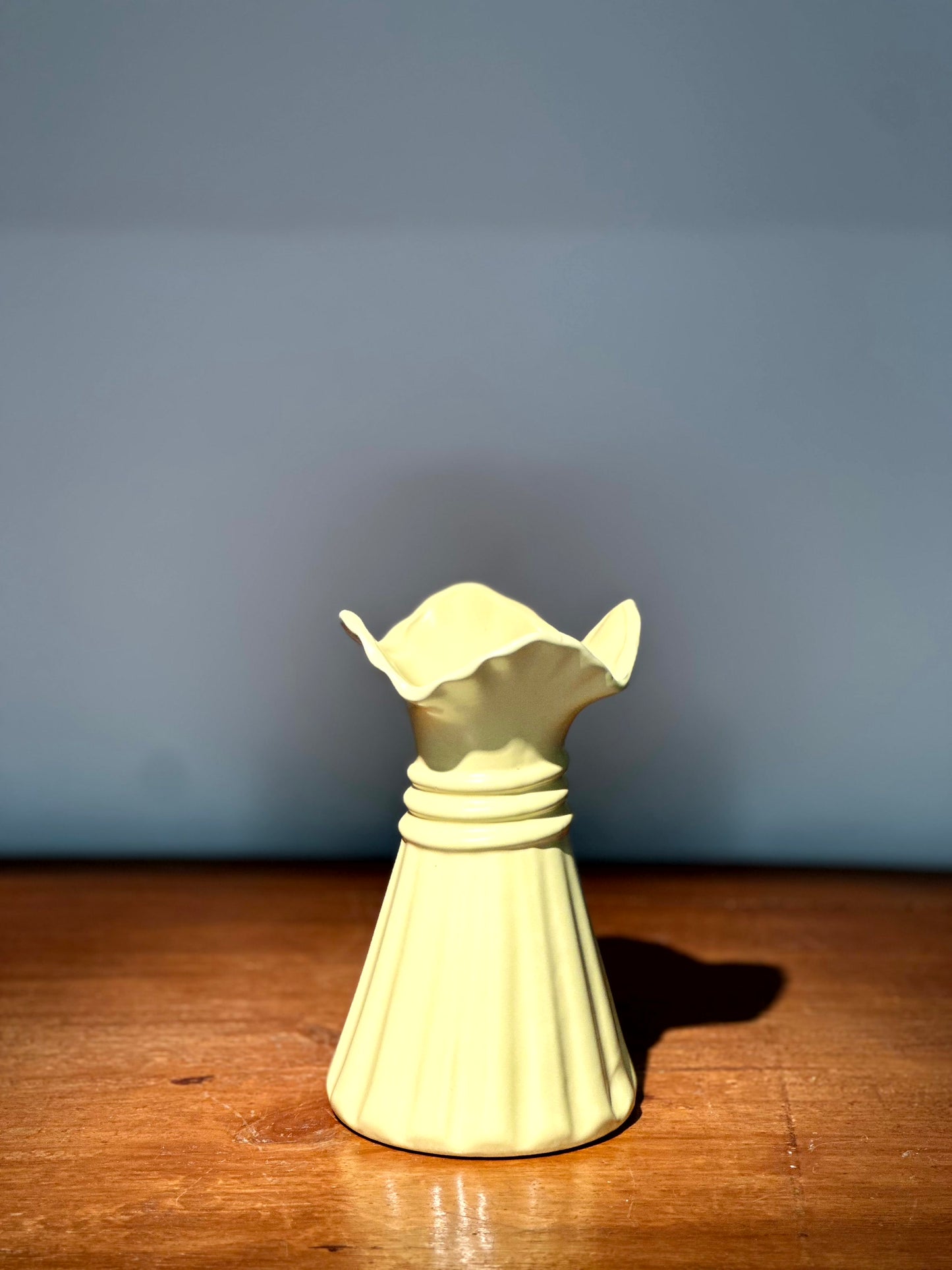 Florero Decorativo Rizado – Morado y Amarillo (2 Tamaños)