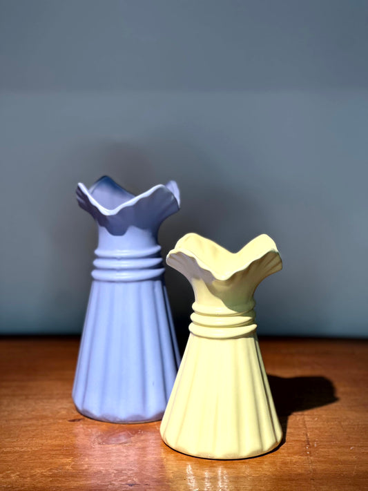 Florero Decorativo Rizado – Morado y Amarillo (2 Tamaños)