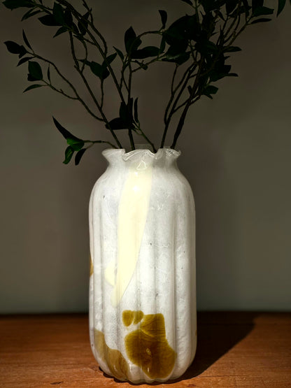 Florero de Vidrio Artístico Blanco y Ámbar