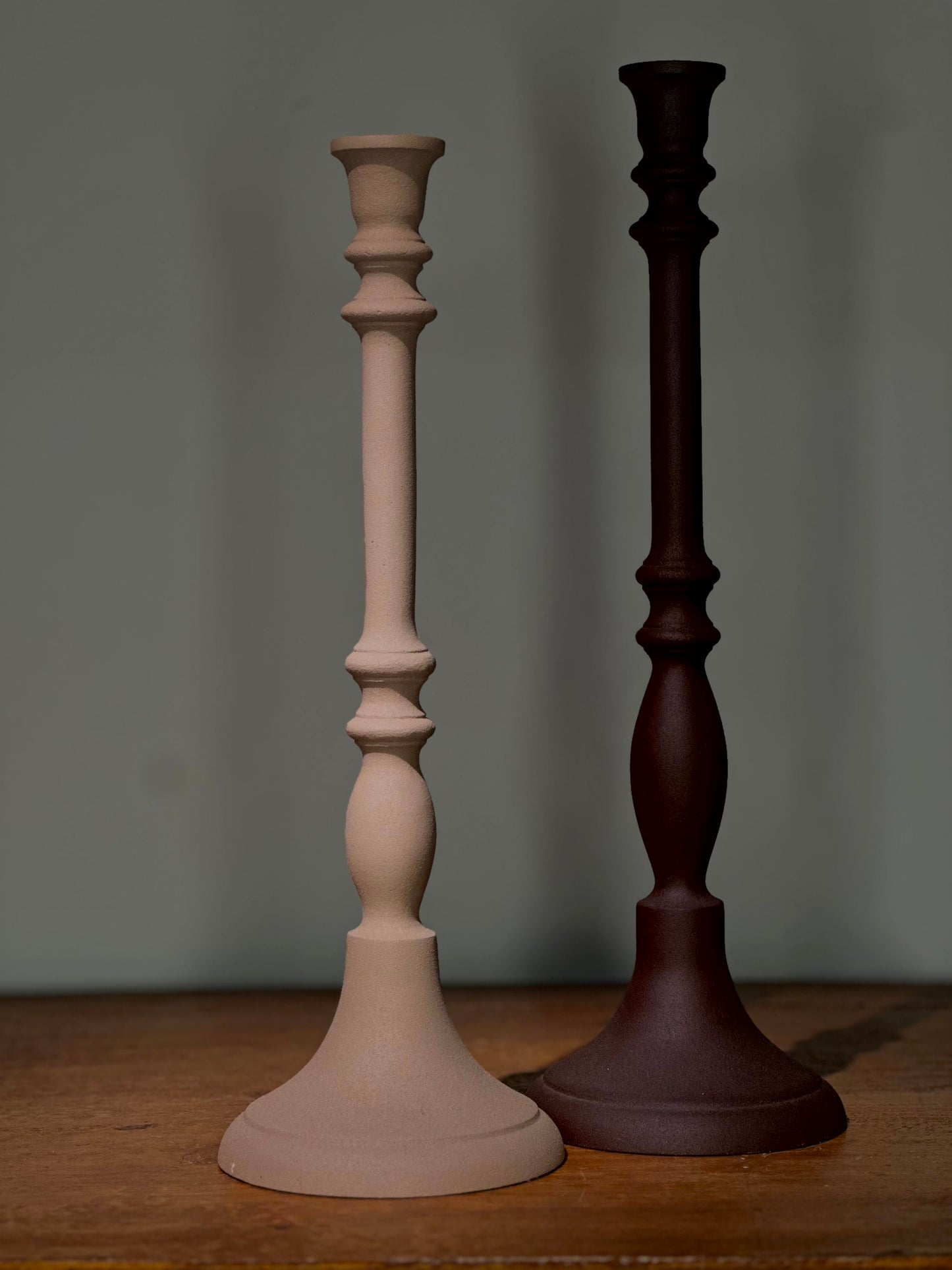 Candelabros Clásicos en Burdeo y Palo Rosa – 2 Tamaños