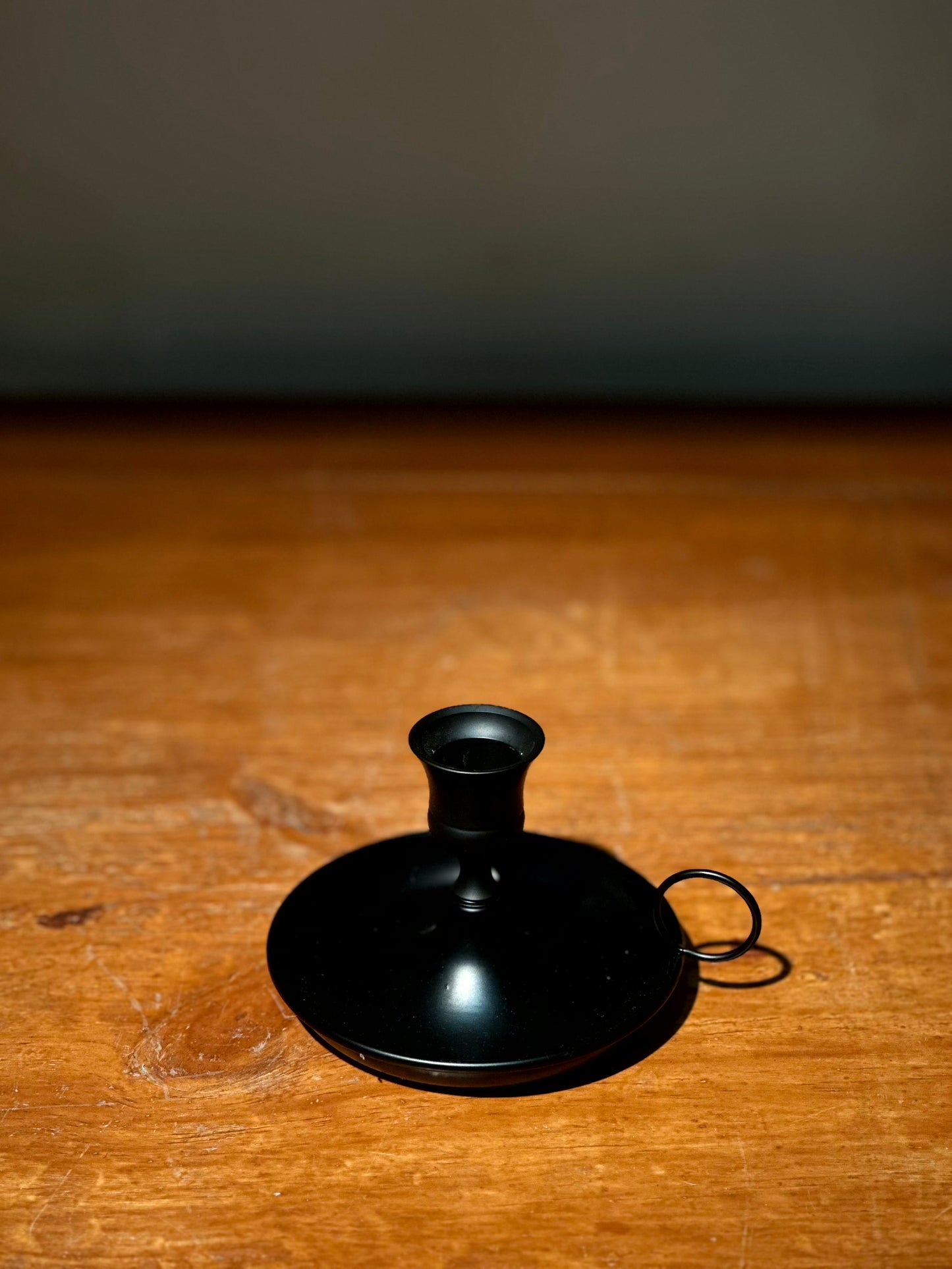 Candelabro Clásico Negro con Asa