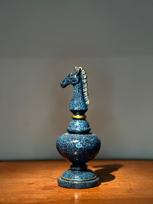 Figura Decorativa Caballo Azul Estilo Ajedrez