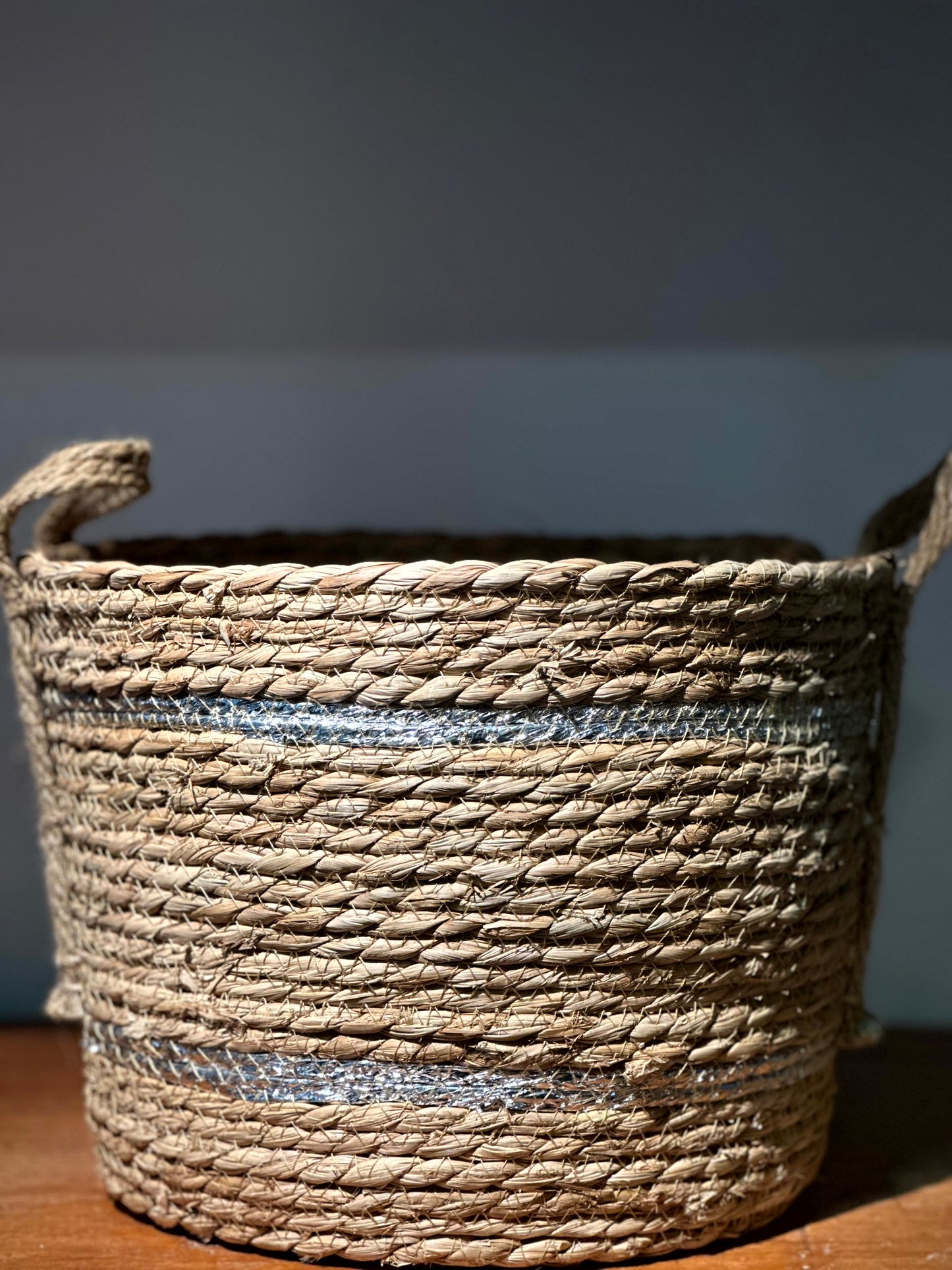 Canasto Decorativo Natural con Detalle Plateado