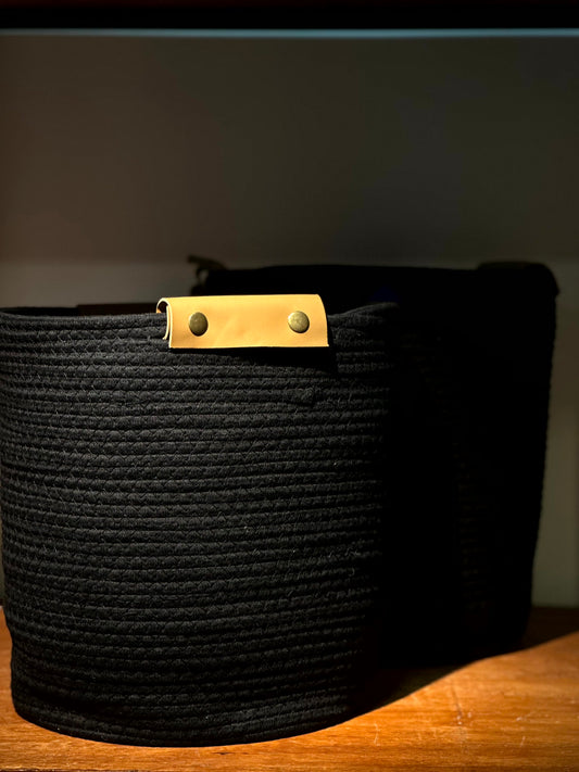 Canasto Negro de Cuerda con Asa de Cuero Sintético