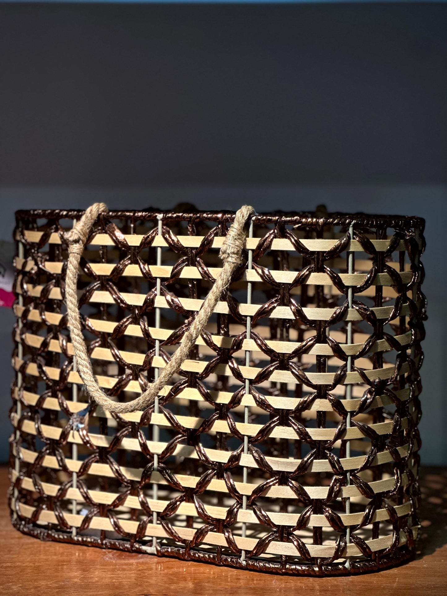 Canasto Cobrizo Brillante con Tejido Abierto