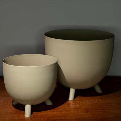 Macetero Minimalista Beige con Patas