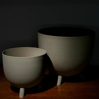 Macetero Minimalista Beige con Patas