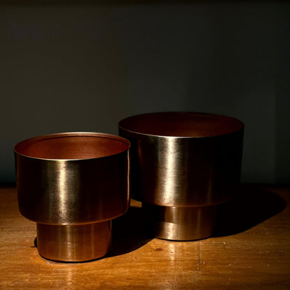 Macetero Metálico Cobre con Base Elevada