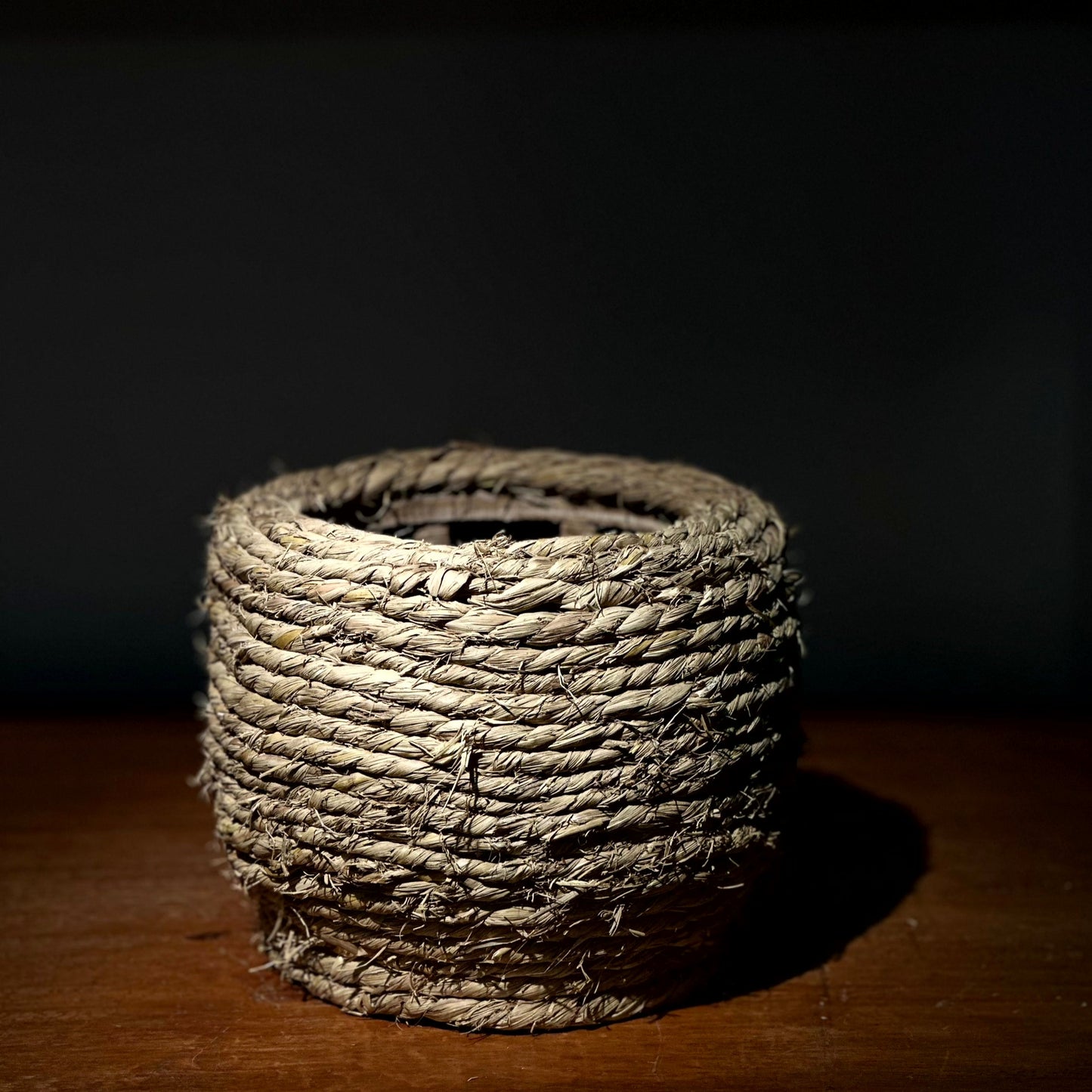 Macetero Natural Trenzado con Textura Rústica