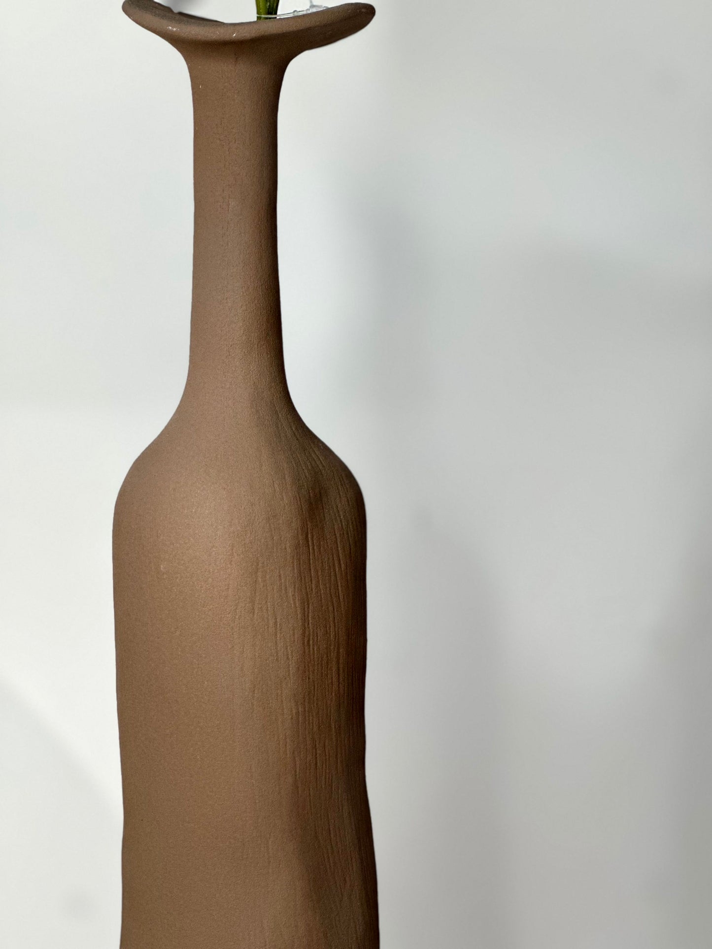 Florero Escultural de Cerámica Mate