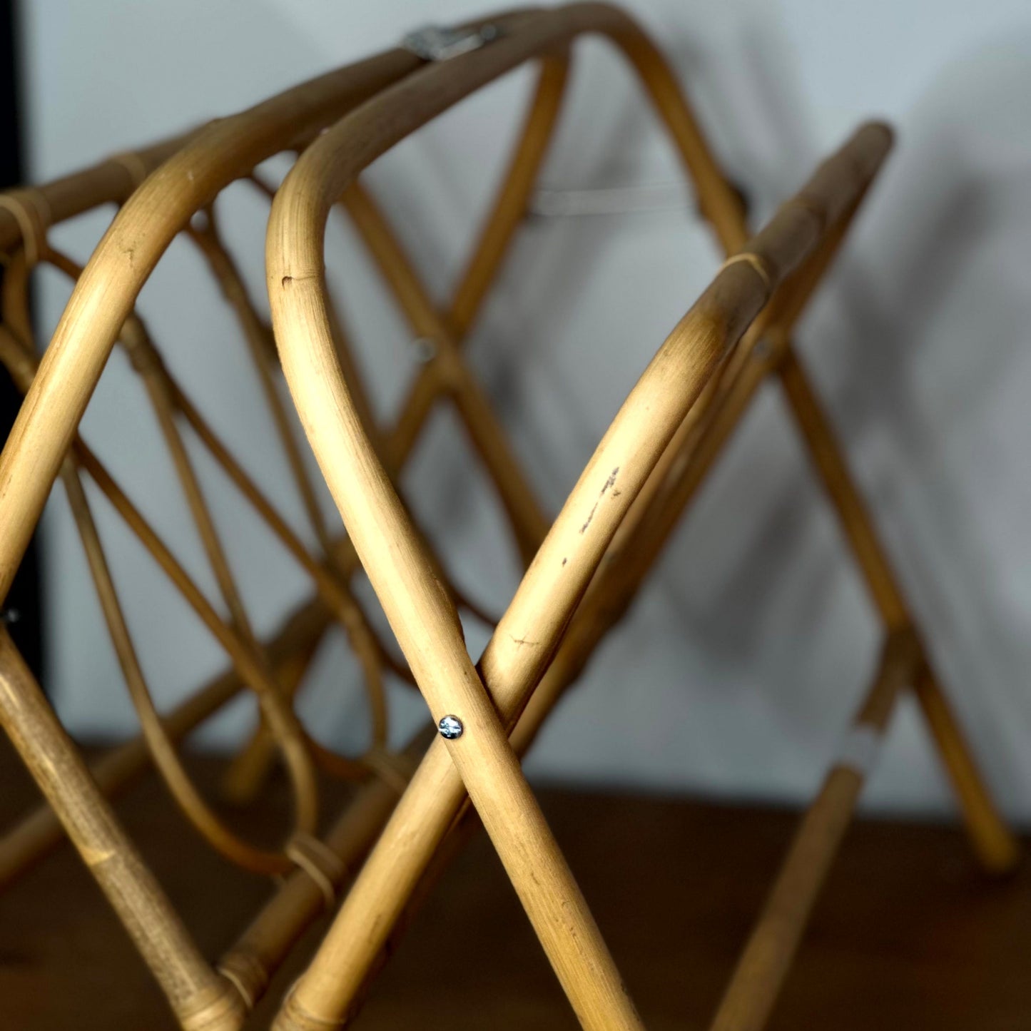 Revistero Plegable de Bambú Natural