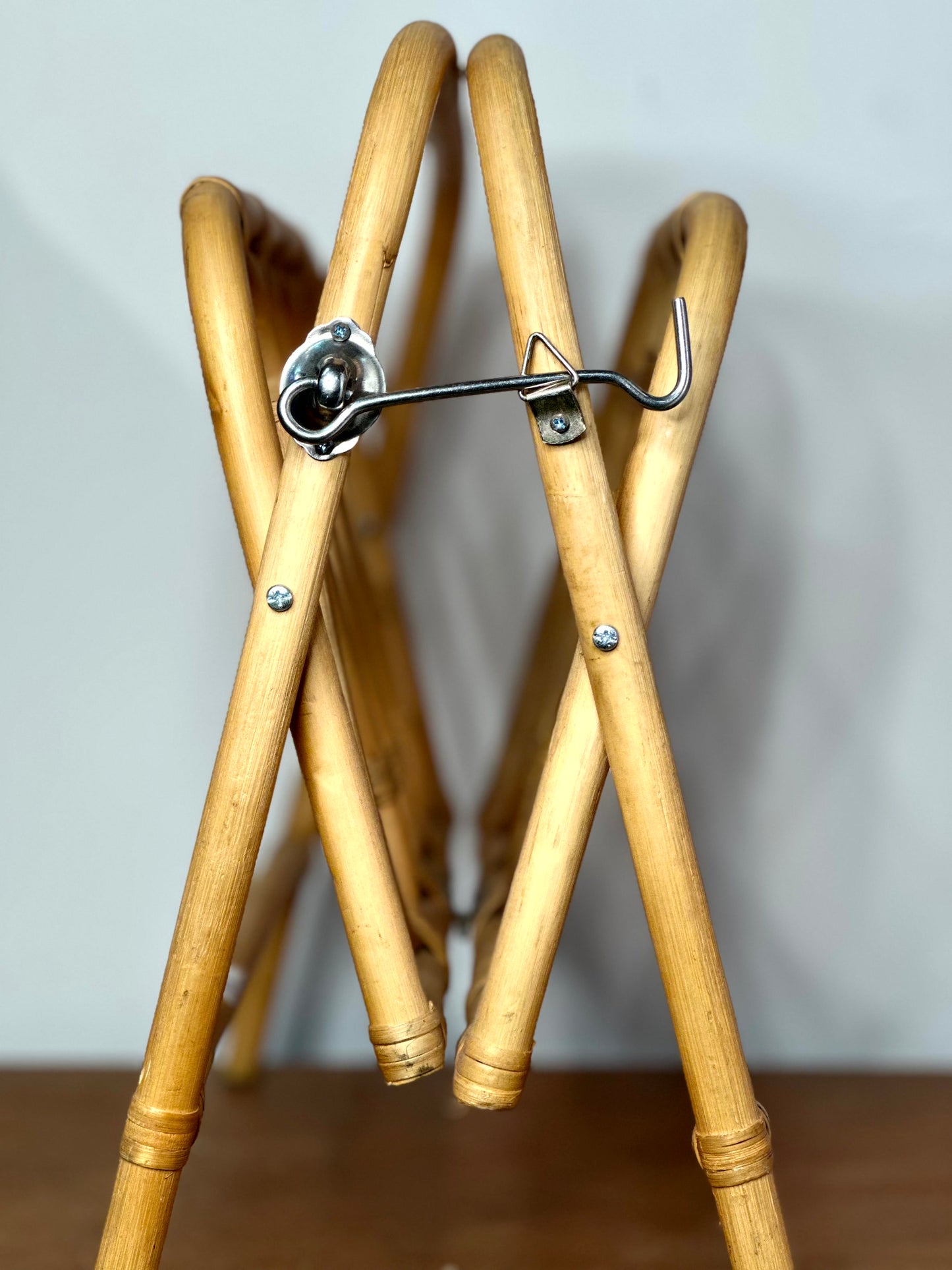 Revistero Plegable de Bambú Natural