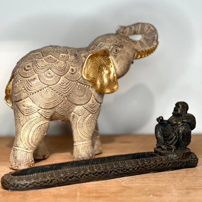 Porta Incienso Hoja con Monje Dorado