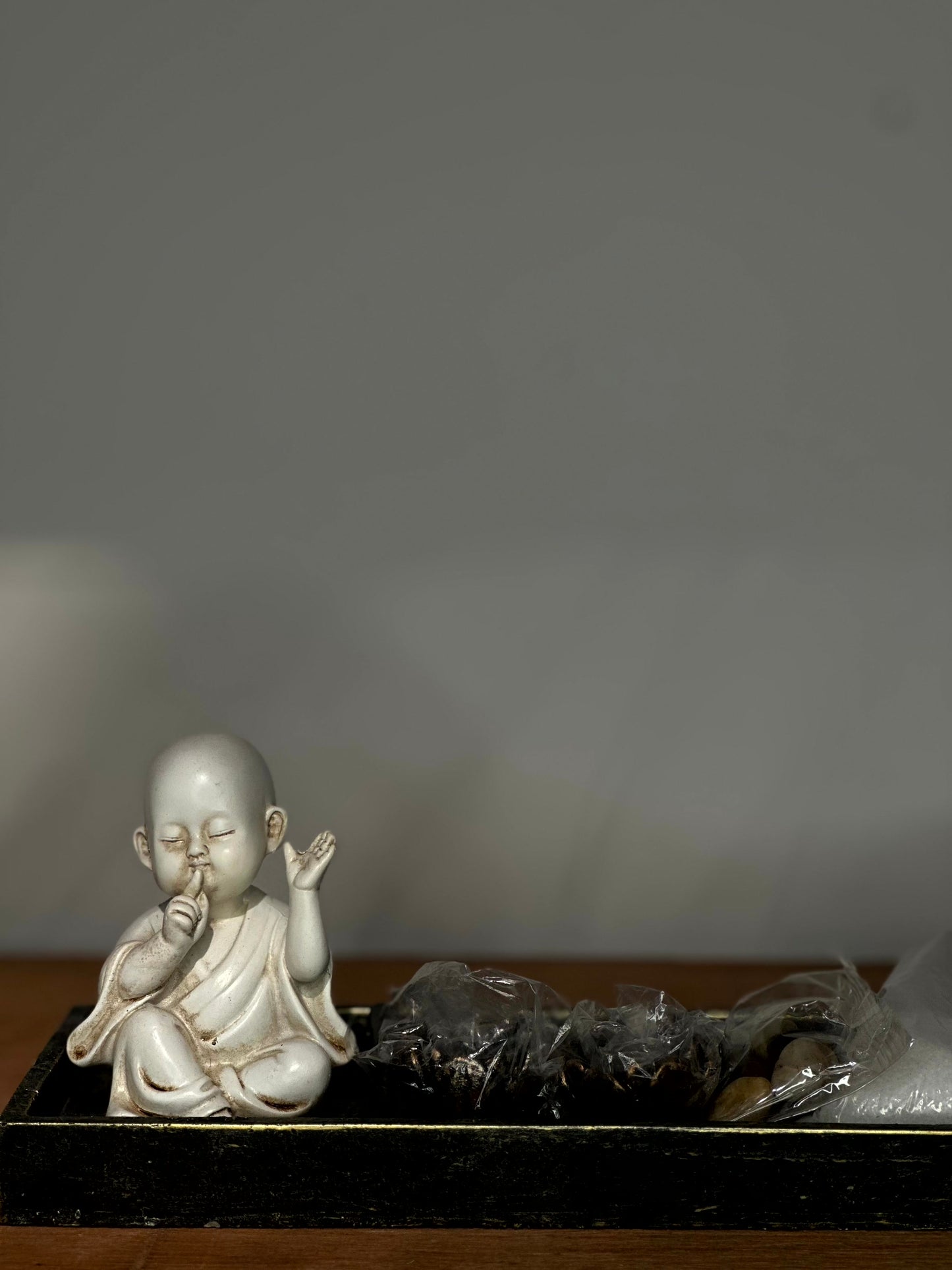 Bandeja Decorativa Zen con Figura de Buddha y Piedras
