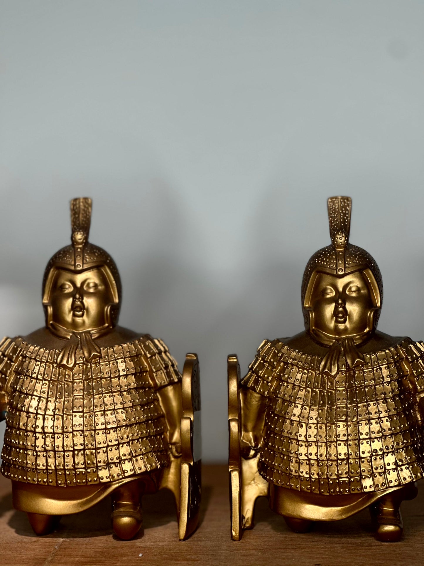 Apoya Libros Guerrero Dorado - Set Decorativo