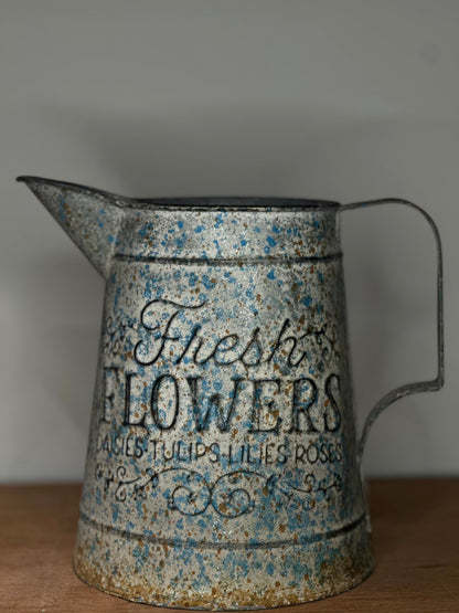 Florero Vintage Azul con Relieve “Fresh Flowers”