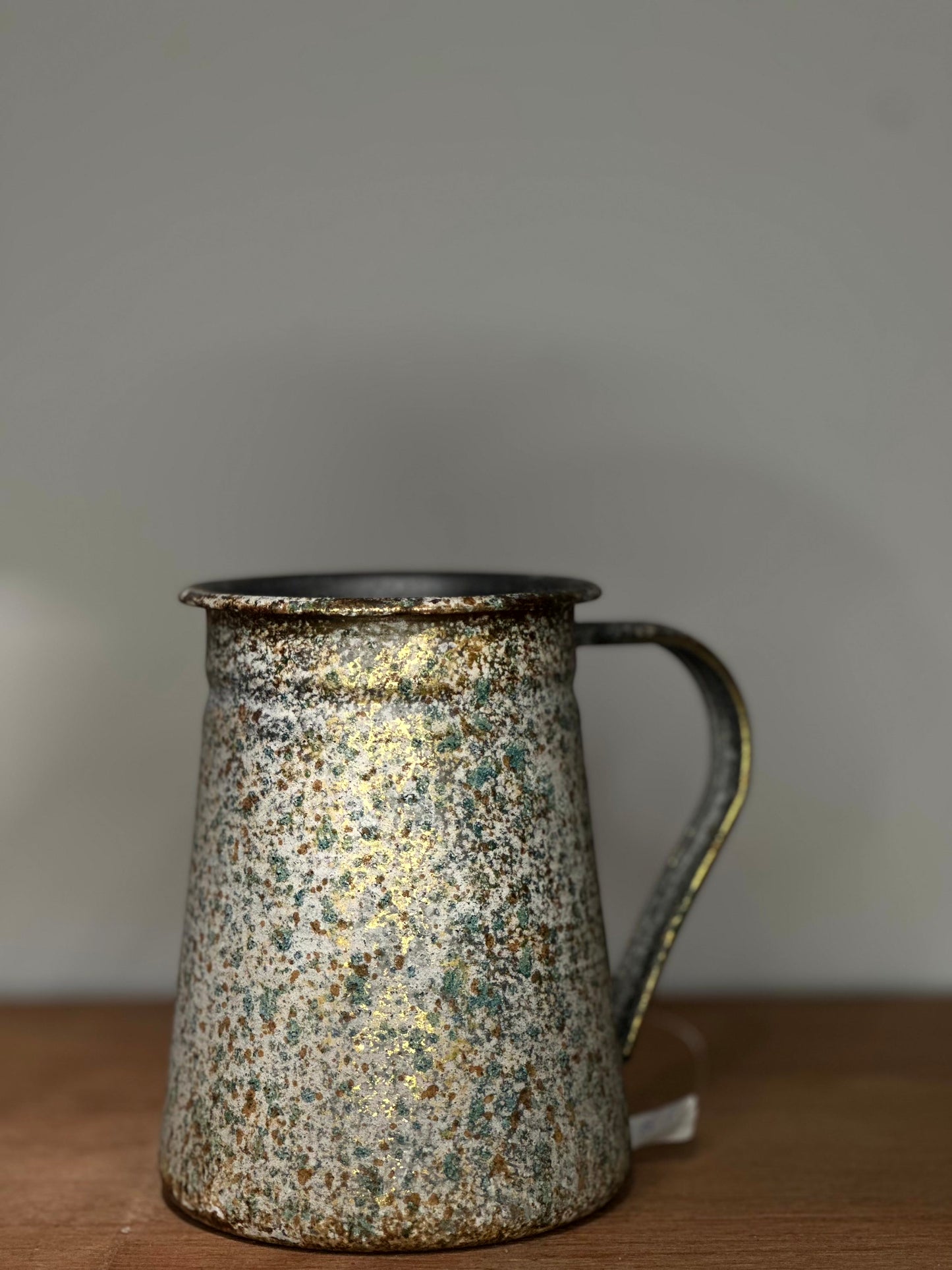 Florero Vintage Metálico Envejecido Mostaza